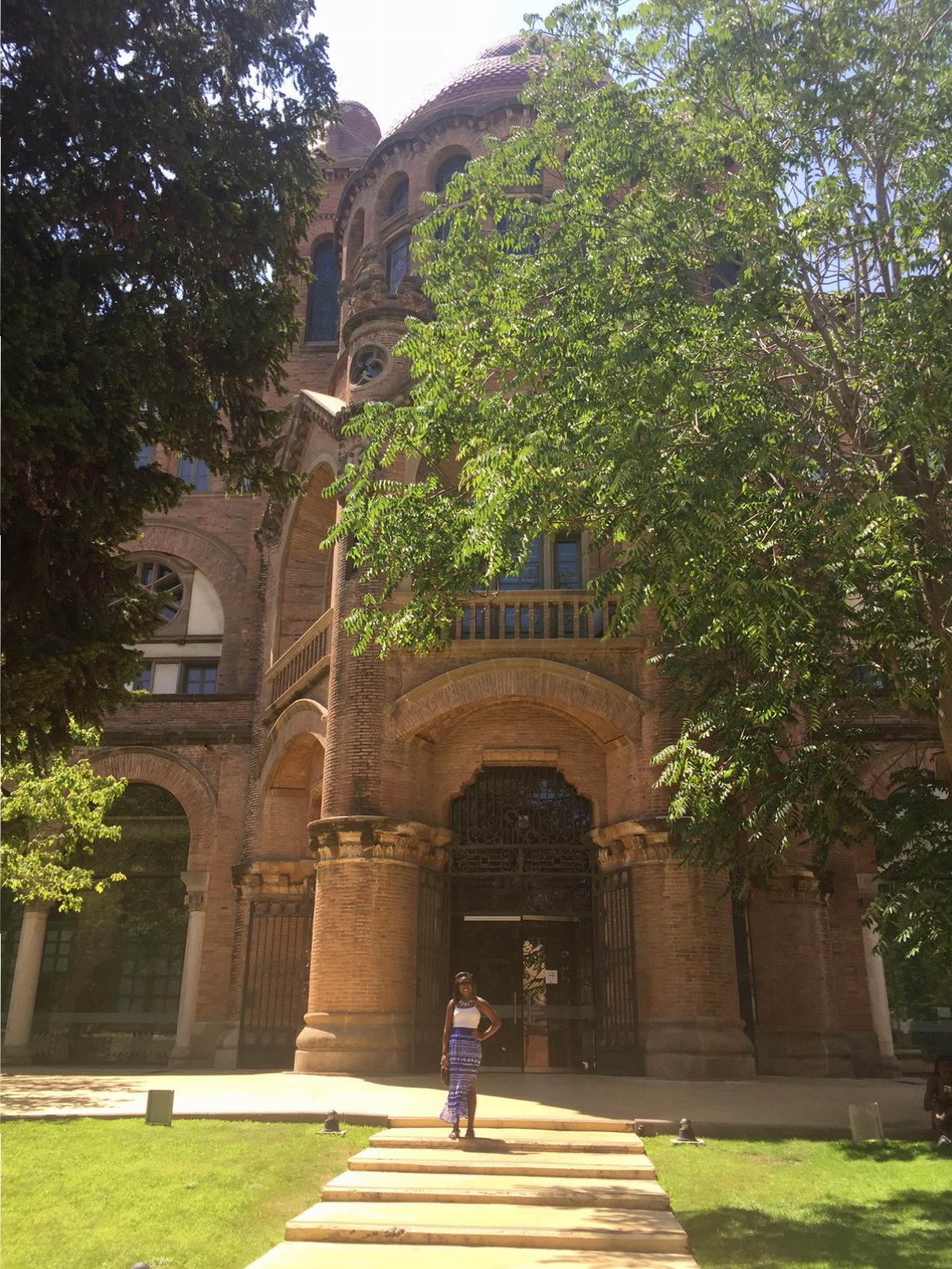 me outside the Autonomous University of Barcelona 
