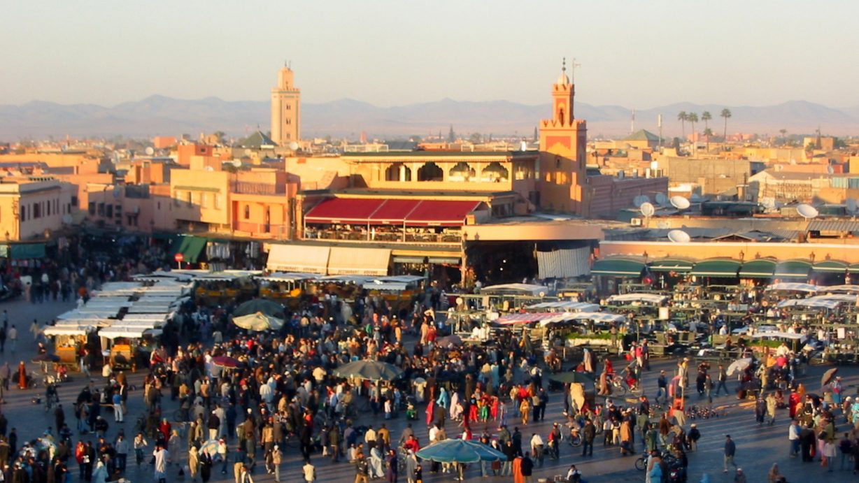 Djemaa_el_Fna,_evening